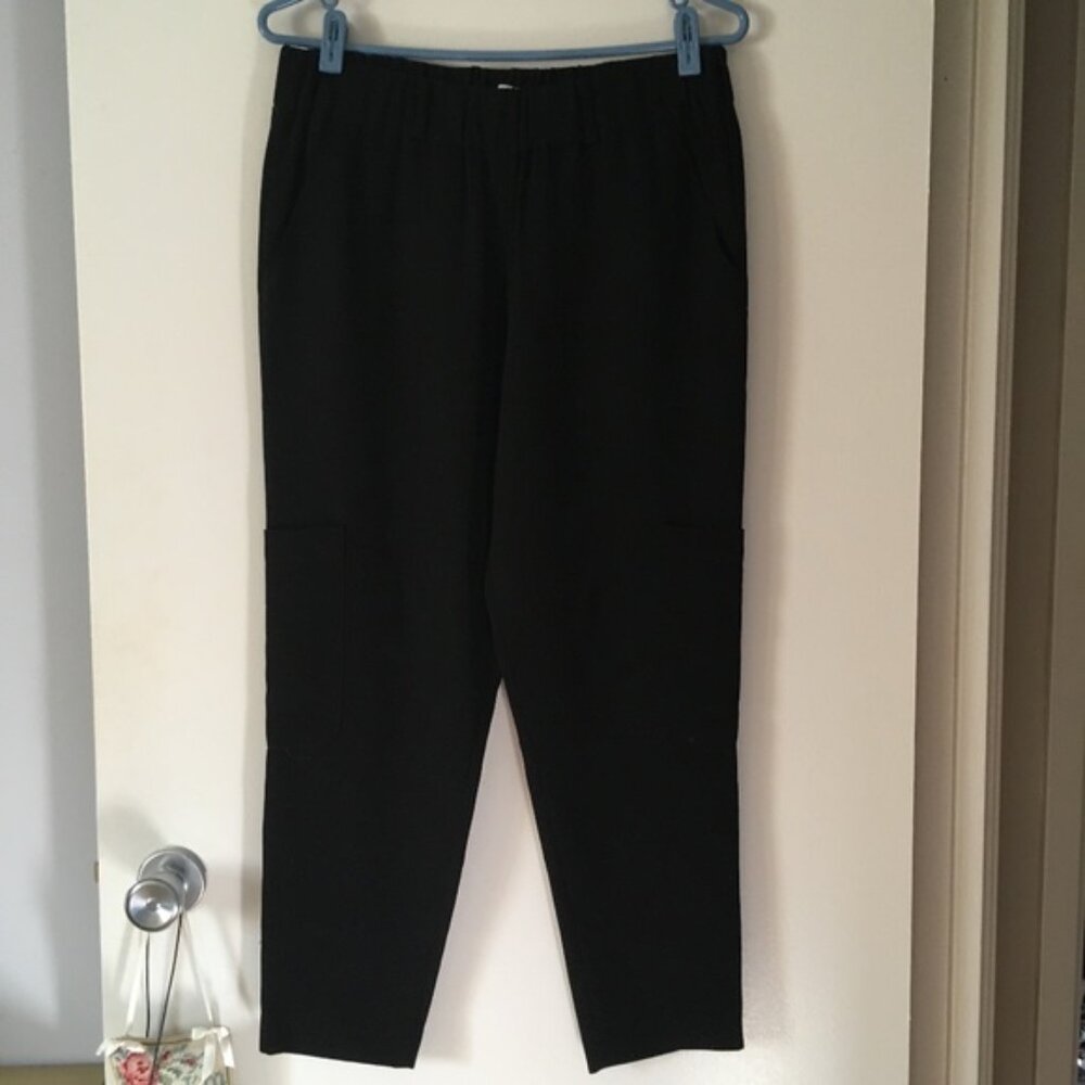 ELIZABETH AND JAMES Black Triacetate Crepe Large Patch Pockets Crop Pant…